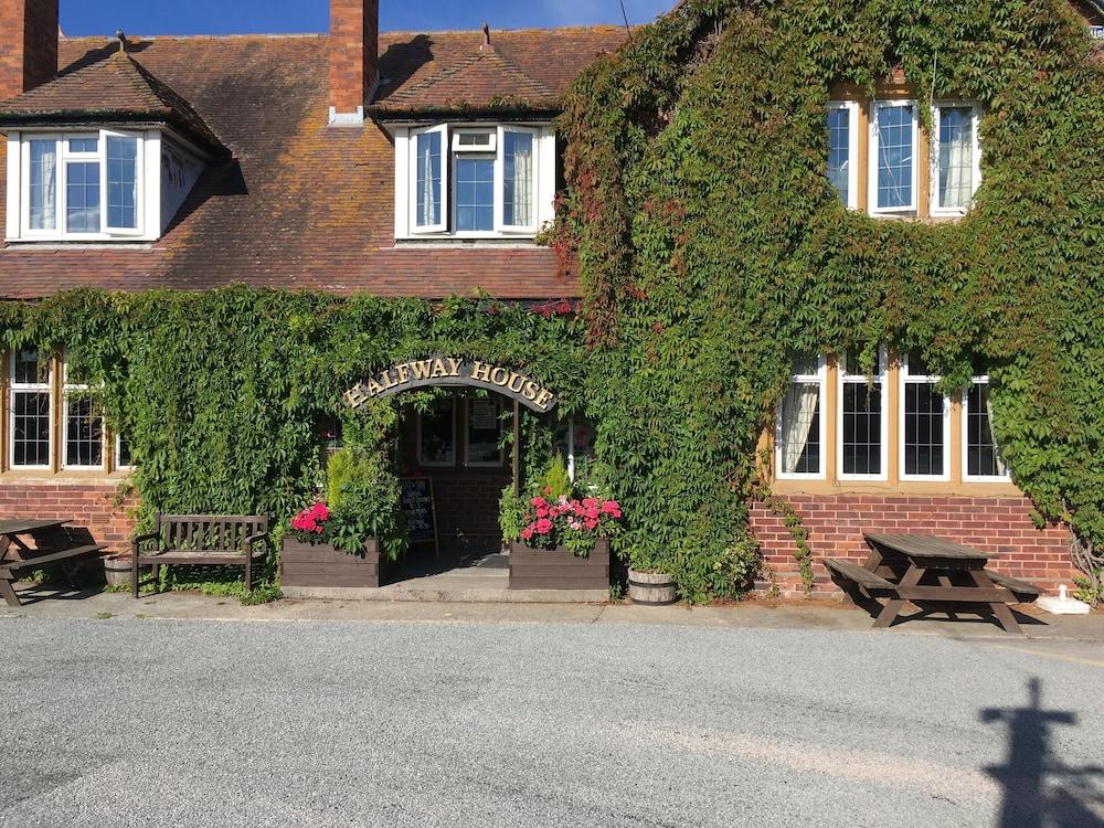 Halfway House Inn Country Lodge Йоувил Екстериор снимка