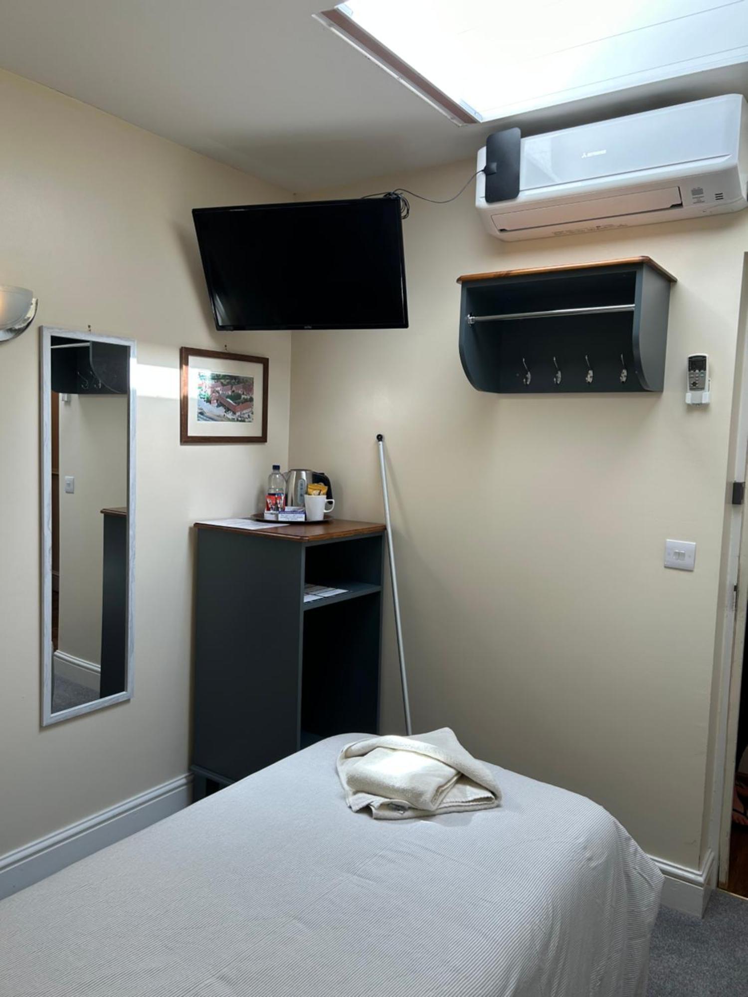 Halfway House Inn Country Lodge Йоувил Екстериор снимка