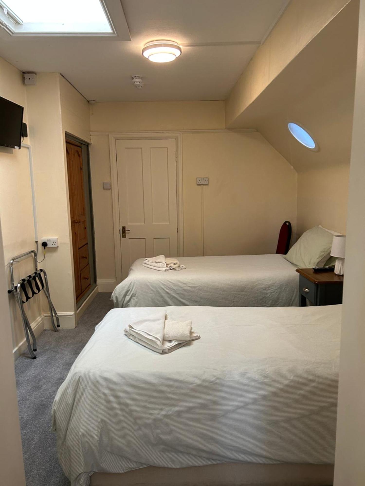 Halfway House Inn Country Lodge Йоувил Екстериор снимка