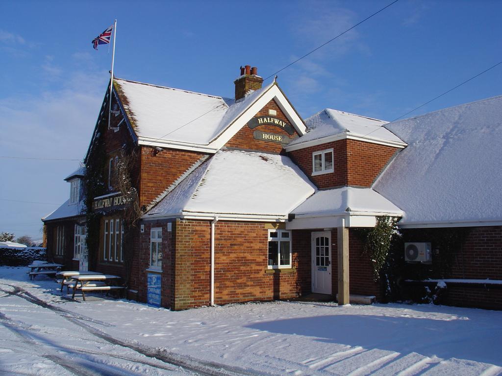Halfway House Inn Country Lodge Йоувил Екстериор снимка