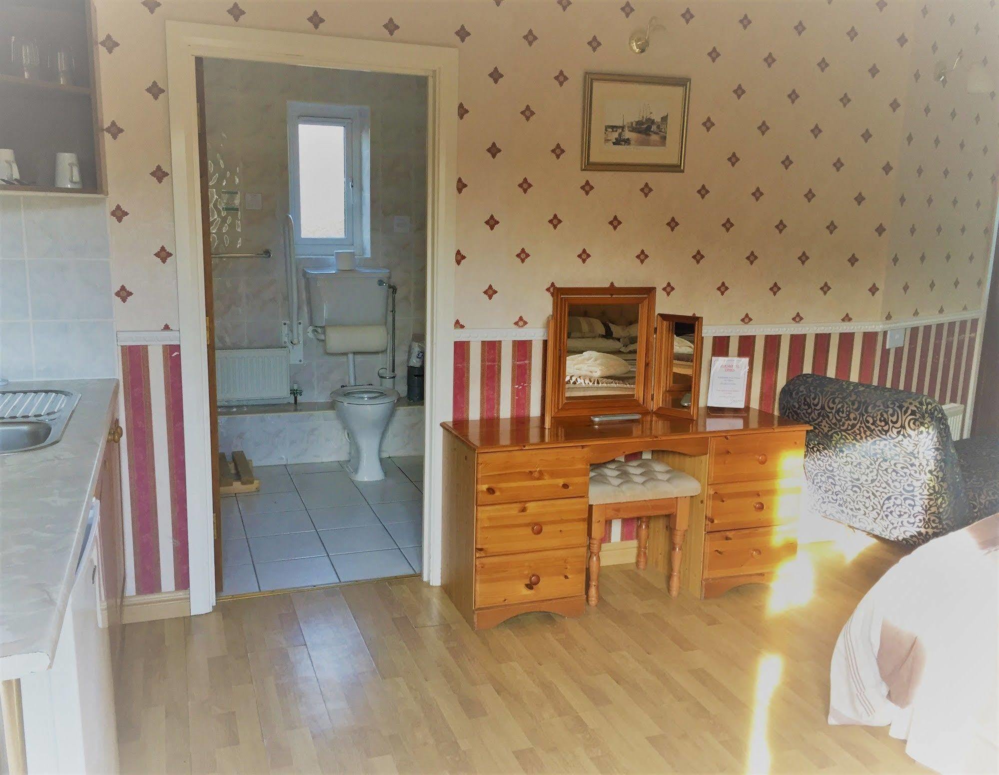Halfway House Inn Country Lodge Йоувил Екстериор снимка