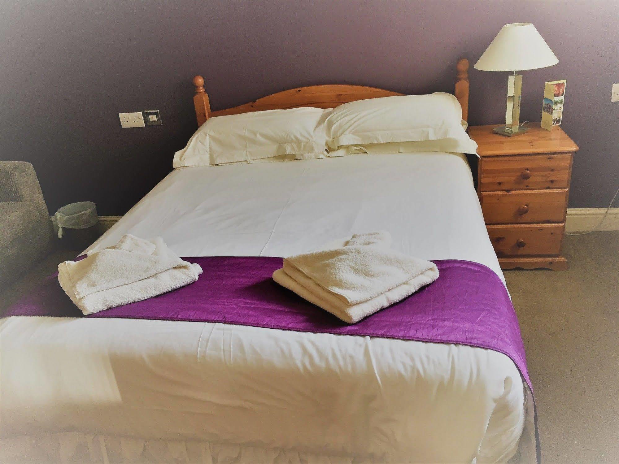 Halfway House Inn Country Lodge Йоувил Екстериор снимка