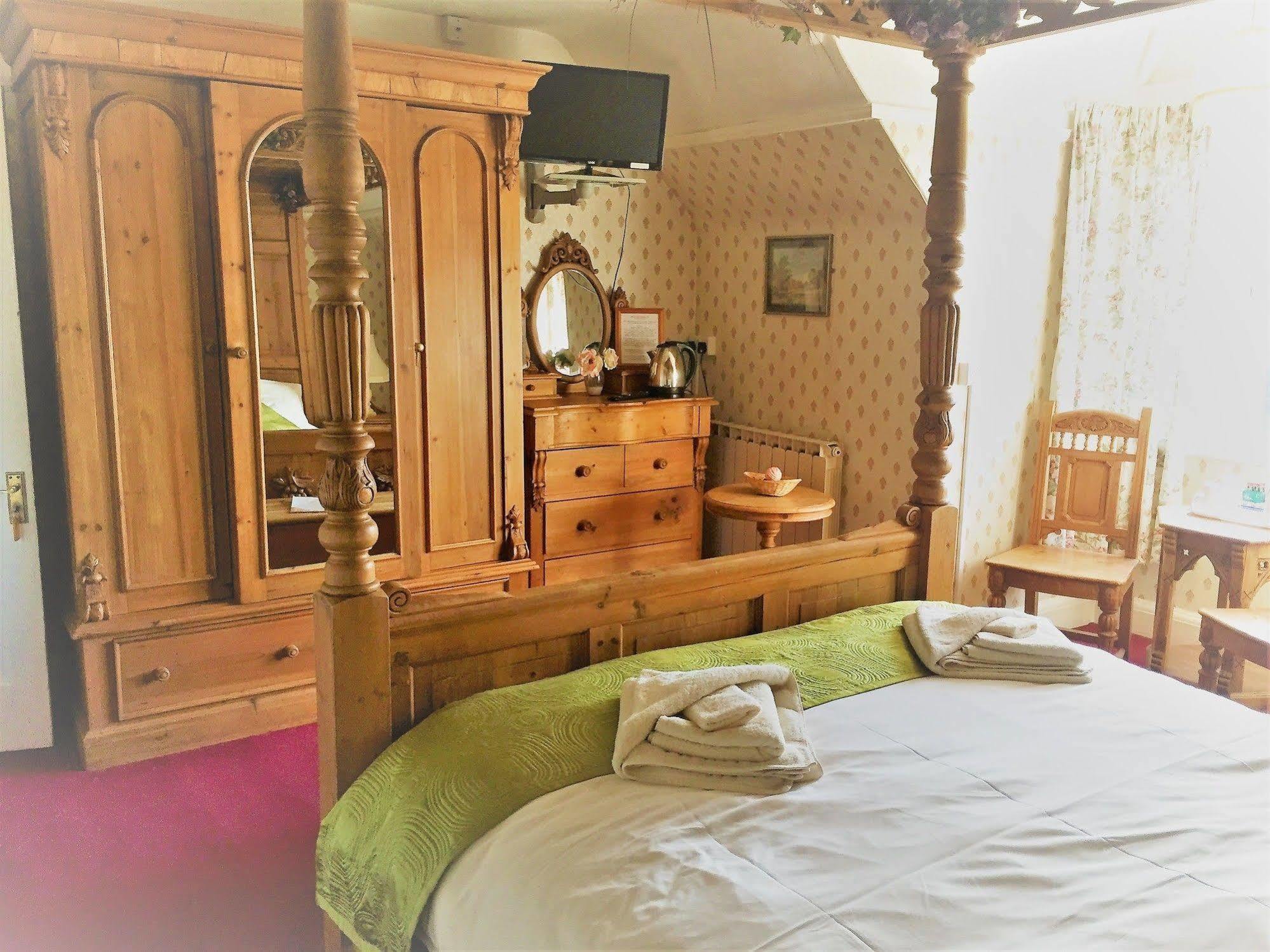 Halfway House Inn Country Lodge Йоувил Екстериор снимка