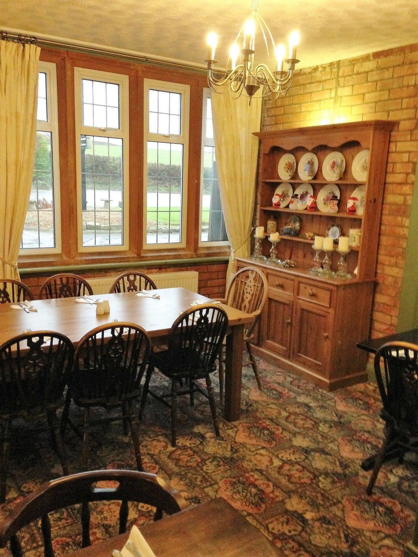 Halfway House Inn Country Lodge Йоувил Екстериор снимка
