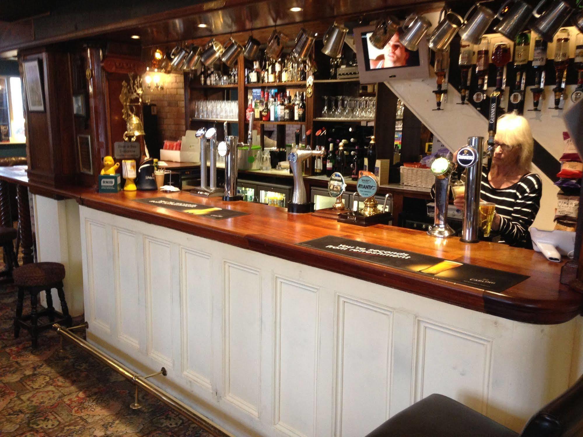 Halfway House Inn Country Lodge Йоувил Екстериор снимка