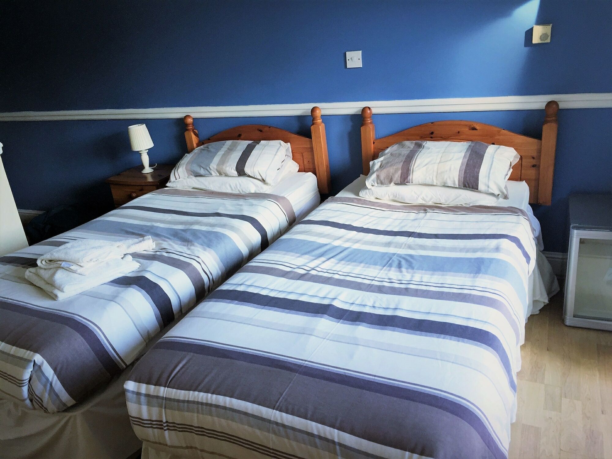 Halfway House Inn Country Lodge Йоувил Екстериор снимка